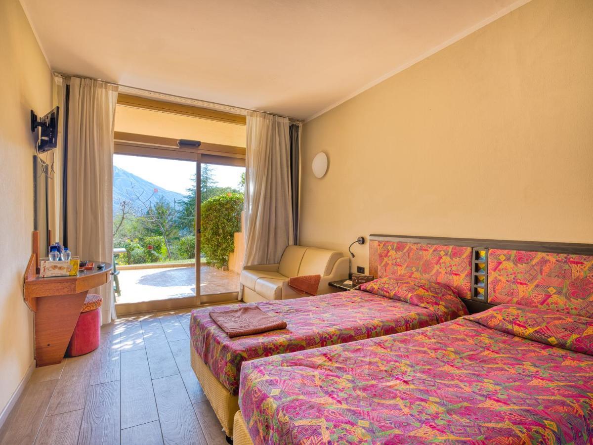 Hotel Leonardo Da Vinci Limone sul Garda Exterior foto